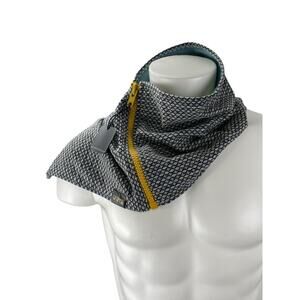 NEW Wrapped Mens Gray Textured Knit Zip Up Neckroll Triangle Wrap Scarf One Size